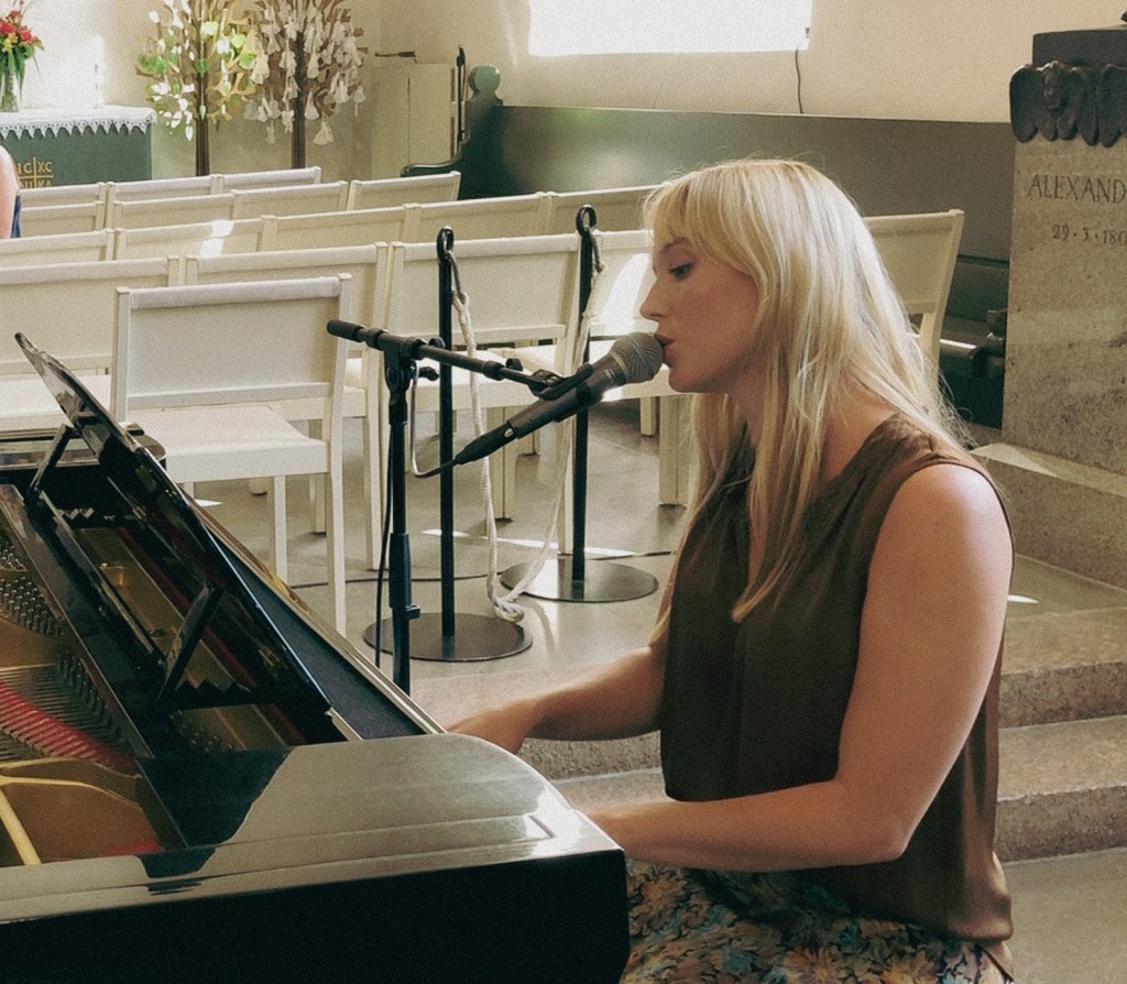 Sång och piano till bröllop, dop, tillställningar